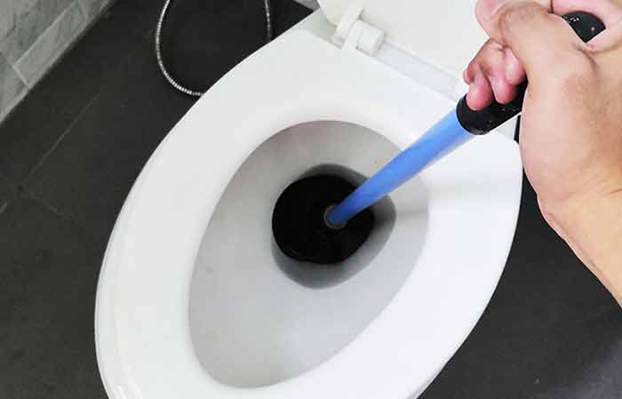 Unclogging toilet with plunger