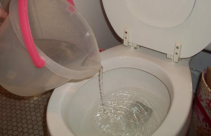 How to manually flush toilet